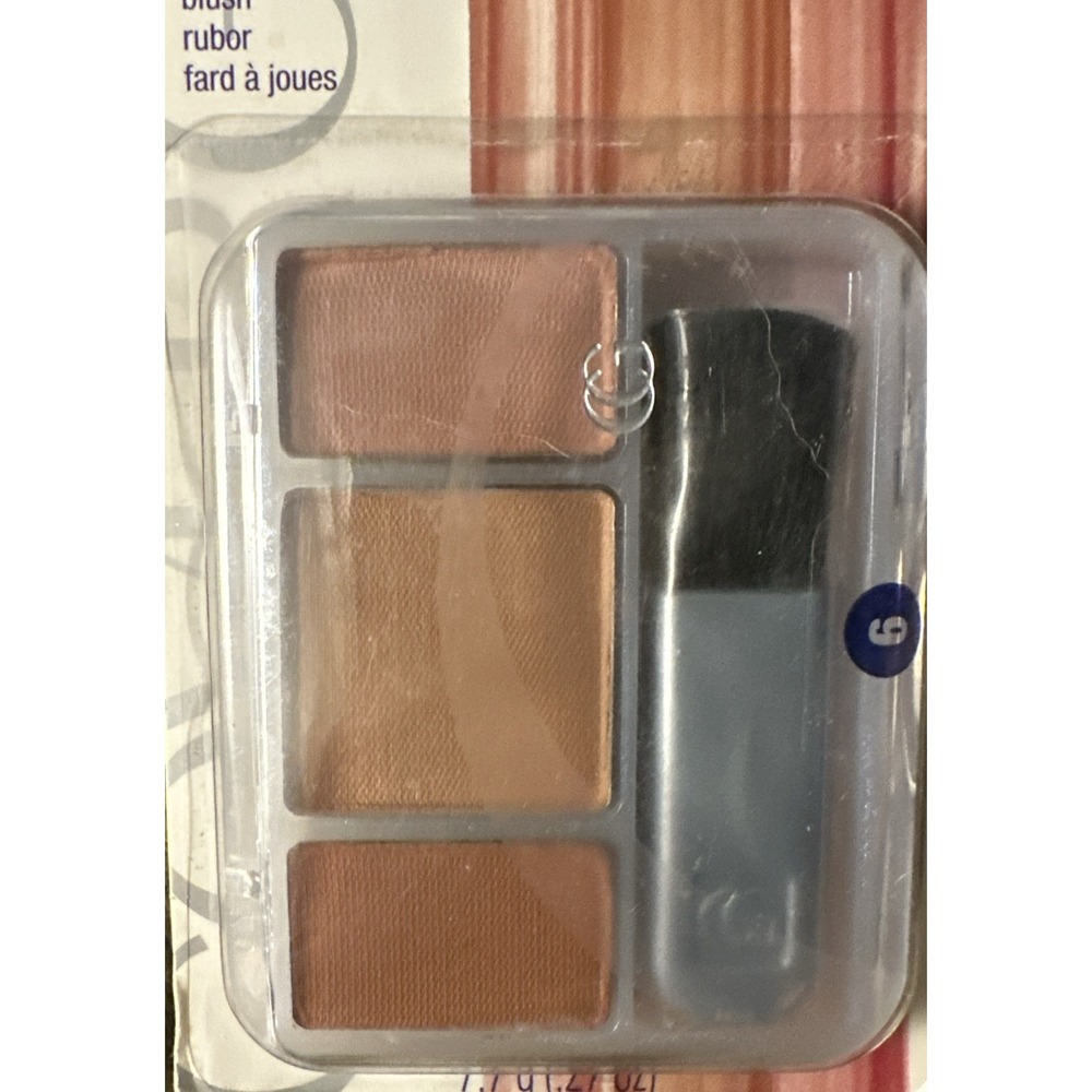 New in Package Covergirl Trucheeks Blush Pallet #2 - Picture 2 of 4